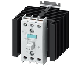 Siemens 3RF2 solid-state kontaktor, 3-faset, 40A, med køleplade, tydeligt mærket med terminaler og Siemens logo.