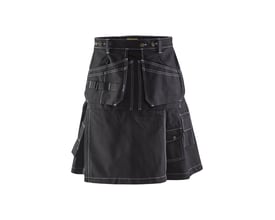 Sort Blåkläder Workwear håndværkerkilt i C52 med mange lommer og hvide syninger på hvid baggrund.