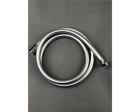 K. Neerskov krom bruseslange på 2000 mm, med 1/2" tilslutning og anti-twist funktion, liggende i en cirkel på mørkegrå baggrund.