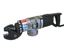 TJEP armeringsklipper C16 Hydraulic til klipning af op til 16mm armeringsjern, med elektrisk motor og gribehåndtag.