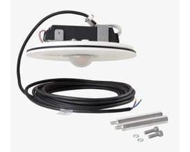 Louis Poulsen Toldbod Outdoor LED lampe med 20W og 1988 lm, vist med tilbehør og ledning.