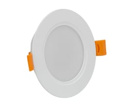 SpectrumLED 5 W rundt indbygningsspot med hvid kant og orange monteringsclips, set skråt forfra.