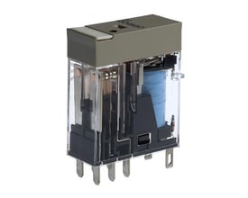 Omron G2R-2-SN DC110(S) relæ, 8-polet DPDT plug-in med 5A kapacitet og synlige mekaniske dele samt spole.