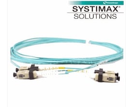 CommScope SYSTIMAX LAZRSPEED550 OM4 duplex fiber patchkabel med SC-SC konnektorer, LSZH kappe, 15,25m, lyseblå.