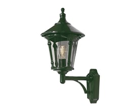 Konstsmide Virgo væglampe i grøn aluminium med klart glas og E27 fatning, vist isoleret på en hvid baggrund.