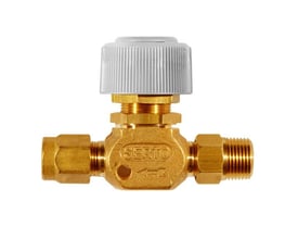 Messing reguleringsventil med hvidt drejehåndtag og 12 mm x ½" udvendigt gevind. Ventilen har mærket 'SERTO' og en pil, der indikerer flowretning.