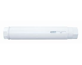 HeatComp axialkompensator dn20, 3/4" i hvid malet metal, designet til rørsystemer med synlig markering og endestykker.