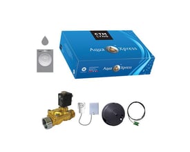 Komplet vandstop-system fra CTM Lyng, inklusive en messingventil, fugtsensor, adapter og produktemballage.