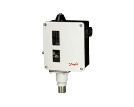Frontvisning af Danfoss RT31W pressostat med trykreguleringsdetaljer og 'MIN & RESET' knap, isoleret på hvid baggrund.