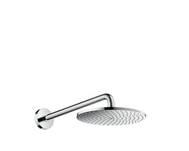 Hansgrohe Raindance S 240 hovedbruser i krom, monteret på en lang brusearm mod en hvid baggrund, viser stråleskiven.