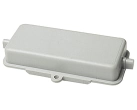 Procon multistik blinddæksel B16 i grå pulverlakeret aluminium med en langsgående låsebøjle og IP65-klassificering.