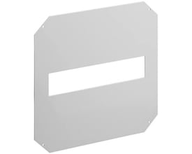 Spelsberg berøringsbeskyttelse Geos-L BSA 3030-1 viser en hvid metalplade med en rektangulær udskæring til 12 moduler.