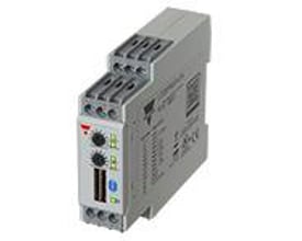 Carlo Gavazzi sløjfe-/loopdetektor med to relæudgange og to vejsløjfer, set skråt med tilslutningsklemmer foran.