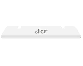 Nærbillede af et enkelt Slice 10538 knivblad i hvidt zirconiumoxid, 120mm langt med en rundet spids og synlige monteringshuller.
