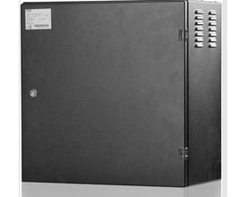 Eaton Bypass EXT MBS 40kW ekstern vedligeholdelses-bypass switch til 3-fasede UPS-systemer med en låsbar dør og ventilationsåbninger.