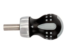 Nærbillede af Bahco skraldeskruetrækker Stubby, der viser det grebsvenlige 3-komponent håndtag og den magnetiske bitsholder.