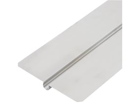 GTBUILD varmefordelingsplade i 0,5 mm aluminium med omega-form til Ø20 mm rør, vist på hvid baggrund.