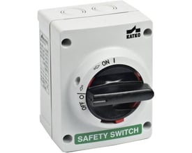 Katko reparationsafbryder i hvidt, firkantet kabinet med sort drejehåndtag og grøn mærkat 'SAFETY SWITCH'.