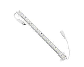 Enkelt LEDlife LED-lys til akvarie i aluprofil, 100cm, 10000K, 24V, vist isoleret på hvid baggrund med tilslutningskabel.