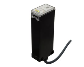 Carlo Gavazzi fotoaftaster PD112CNB25BP med sort rektangulært hus, gennemsigtigt topdæksel, lysindikatorer og kabel.