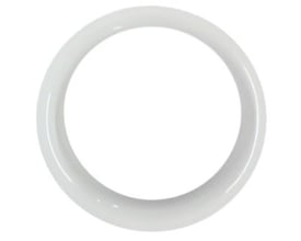 Ovenfra-perspektiv af Milton Megatherm hvid plastroset, perfekt rund med ren finish, klar til montering på 75 mm rør.