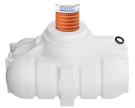 Hvid Wavin samletank på 1350 liter med orange opføringsrør og sort tilslutningsring.