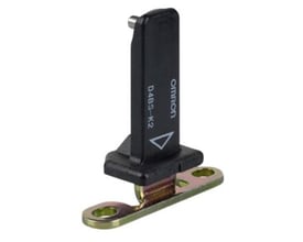 Omron D4BS-K2 driftnøgle til lodret montering af sikkerhedsdørkontakt, vist på hvid baggrund.