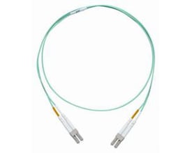 CommScope Lazrspeed550 fiber patchkabel, OM4, 3,05 meter, med LC-LC duplex stik og LSZH kappe, vist på hvid baggrund.
