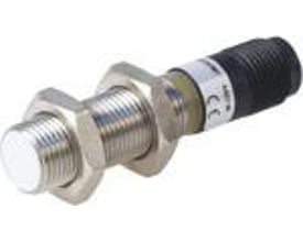 Carlo Gavazzi induktivaftaster M12 Namur, model IA12ESF02UCM1, med sølvfarvet gevindhus og sort tilslutning.