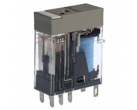 Omron G2R-2-SND-AP3 relæ med 8 poler og DPDT-konfiguration, viser 5A forgyldte kontakter og blå spole.