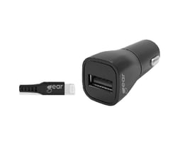 Sort 12V biloplader med to USB-A porte og et medfølgende hvidt Lightning kabel med "gear" logo.
