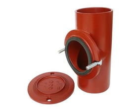 Preis & Co SML renserør i 100mm med rundtdæk og løs pakning med bolte på hvid baggrund.