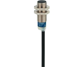 Schneider Electric XS5 M12 induktiv sensor med 2 mm tasteafstand og 2 meter kabel, udført i metal.