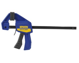Irwin Quick-Grip mini énhåndstvinge i 150 mm, vist fra en let skrå vinkel, med tydelig Irwin-logo og grebsdetaljer.
