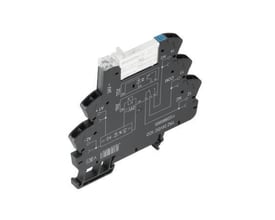 Weidmüller relæmodul TERMSERIES TRZ 24VDC 1CO med tydelige diagrammer og fjederterminaler, monteret på din-skinne.