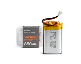 Genopladeligt Videx Li-pol-batteri på 850 mAh med ledninger og stik ved siden af emballagen.
