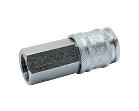 Trykluftkobling med 3/8" indvendig gevind og overfladebehandlet maskinstål. Koblingen har et grebsvenligt mønster for bedre håndtering.