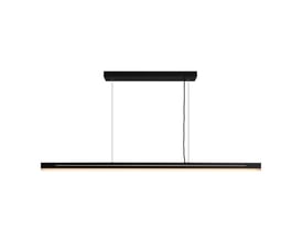 Nordlux Skylar pendel lampe i sort, med integreret LED-lys der lyser nedad på en hvid baggrund.