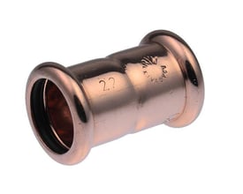 VSH dobbeltmuffe i kobber med 18 mm diameter, med synlige mærkninger og en sort O-ring indeni.