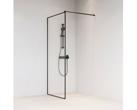 Brasta Dija Frame brusevæg med sort ramme og klart glas, 90x200 cm, vist i et hjørne med brusearmatur.