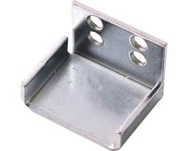 Cubic beslag for bundplade IP 0584-1000, et metalbeslag med fire monteringshuller og en U-formet base.