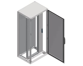 Schneider Electric 19'' svingramme 31U, vist med åben dør, der afslører den indvendige monteringsskinne i gråt metal.