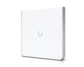 Ubiquiti Access Point U6 Enterprise In-Wall set forfra i en vinkel, med logo og blåt statuslys.