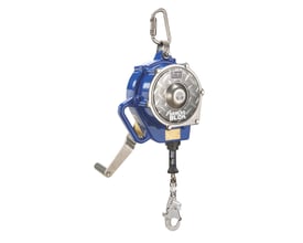 3M DBI-SALA Sealed-Blok 3400956 faldblok med 15 meter wire og karabinhage i blå og sølvfarvet metal med hvid baggrund.