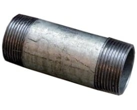 Galvaniseret nippelrør med udvendigt gevind i begge ender, 2" x 2" dimension og 80 mm længde, fremstillet af stål.