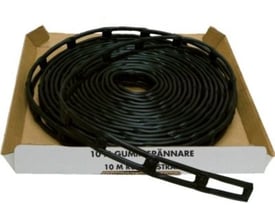 Gummistigebånd S 111 010 af naturgummi, rullet i en papkasse og måler 10 meter.