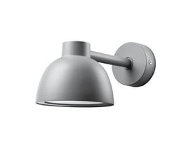 Herning Wall Mini udendørslampe i grå pulverlakeret aluminium med et stilrent kuppeldesign og justerbar lysstyrke og farvetemperatur.
