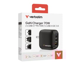 Verbatim Mini GaN oplader 70W i sort, med 2x USB-C PD 3.0 og 1x USB-A QC 3.0 porte samt adaptere.