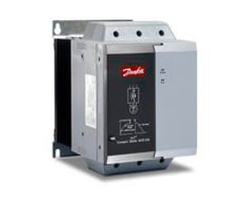 Danfoss VLT Soft Starter MCD 202, 55 kW, 100A trefaset enhed med kontrolspænding 110/240 VAC/440, vist på hvid baggrund.