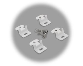 Fire hvide Fibox vægbeslag med monteringsskruer, designet til Arca vægskabe.